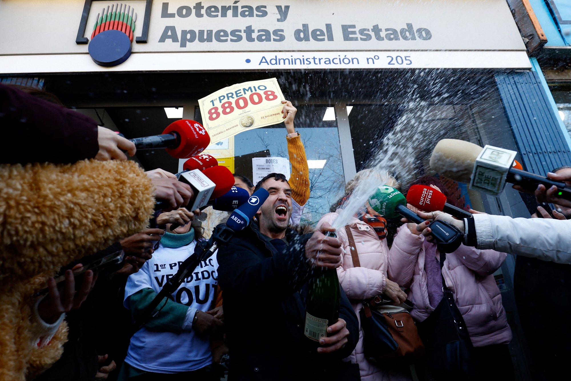 Ισπανία: Η μεγαλύτερη λοταρία του κόσμου μοιράζει 2,6 δισ. ευρώ – Τι είναι το «El Gordo»