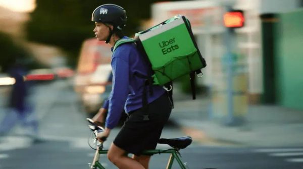 Uber Eats: Πότε ξεκινάει η λειτουργία της πλατφόρμας στην Ελλάδα