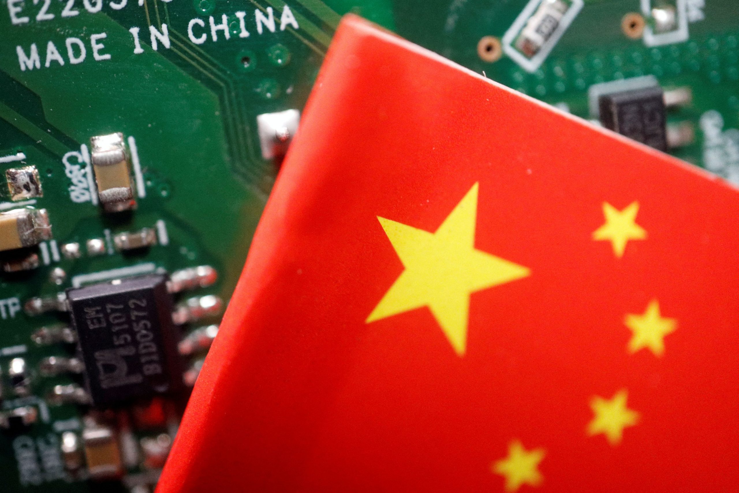Κίνα: Μπλοκάρει τη χρήση τσιπ Intel και AMD σε κυβερνητικούς υπολογιστές