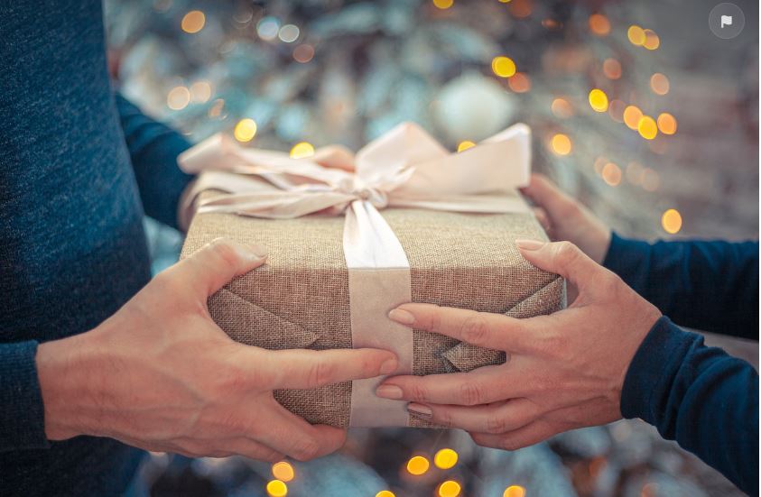 Χριστούγεννα: Τα… δωράκια που ανταλλάσσουν οι υπερπλούσιοι