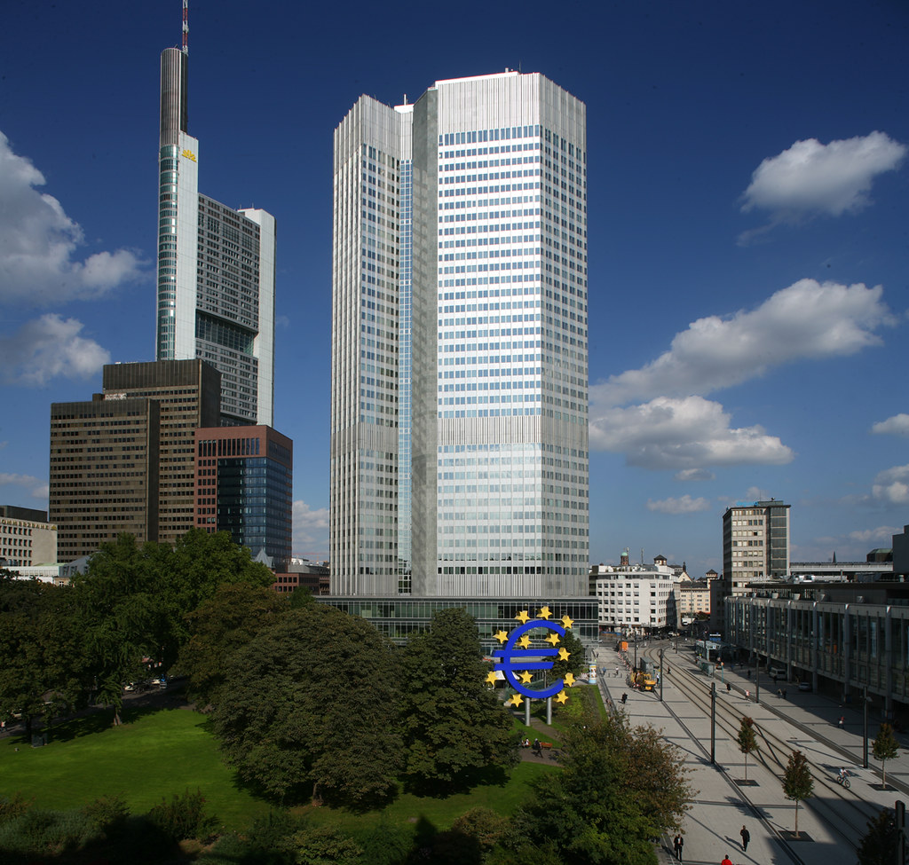 Ευρωπαϊκή Κεντρική Τράπεζα: Το μεγάλο δίλημμα με το βλέμμα στην Πέμπτη