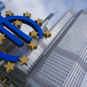 Capital Economics: Η ΕΚΤ θα βγει από τη σκιά της Fed… αλλά όχι για πολύ