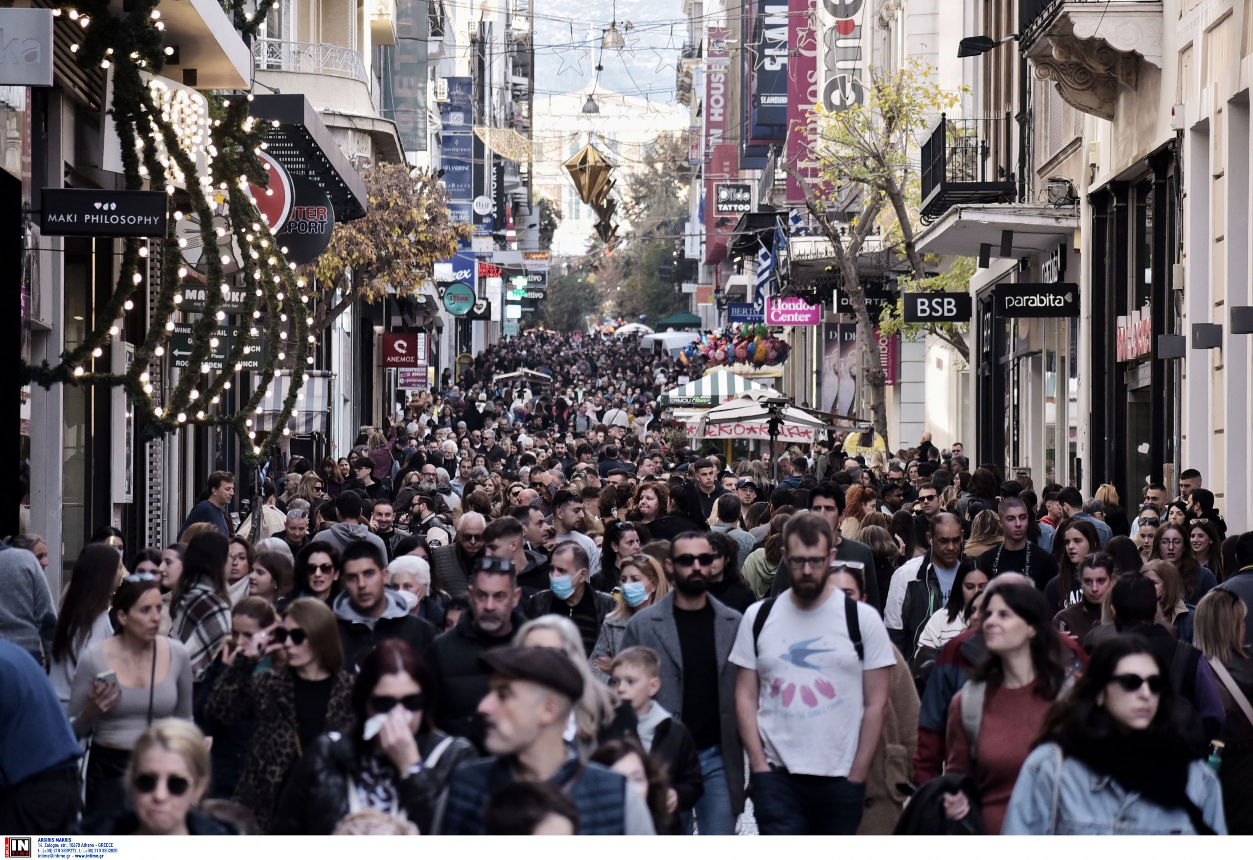 Εορταστικό ωράριο: Κορυφώνεται η αγοραστική κίνηση – Τζίρο πάνω από 4 δισ. ευρώ τον Δεκέμβριο