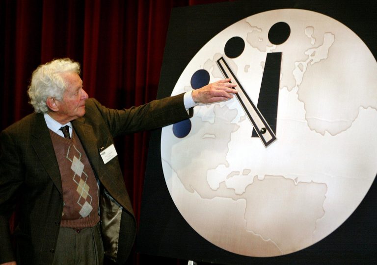 Ρολόι της Αποκάλυψης: Θα «δείξει» το τέλος της ανθρωπότητας το 2024 – Έμειναν 90″ ως τα μεσάνυχτα