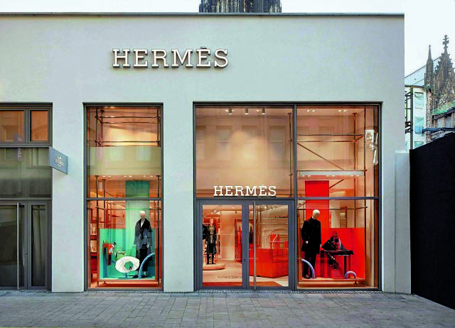 Πώς η Hermès ξεπέρασε τη γαλλική Louis Vuitton