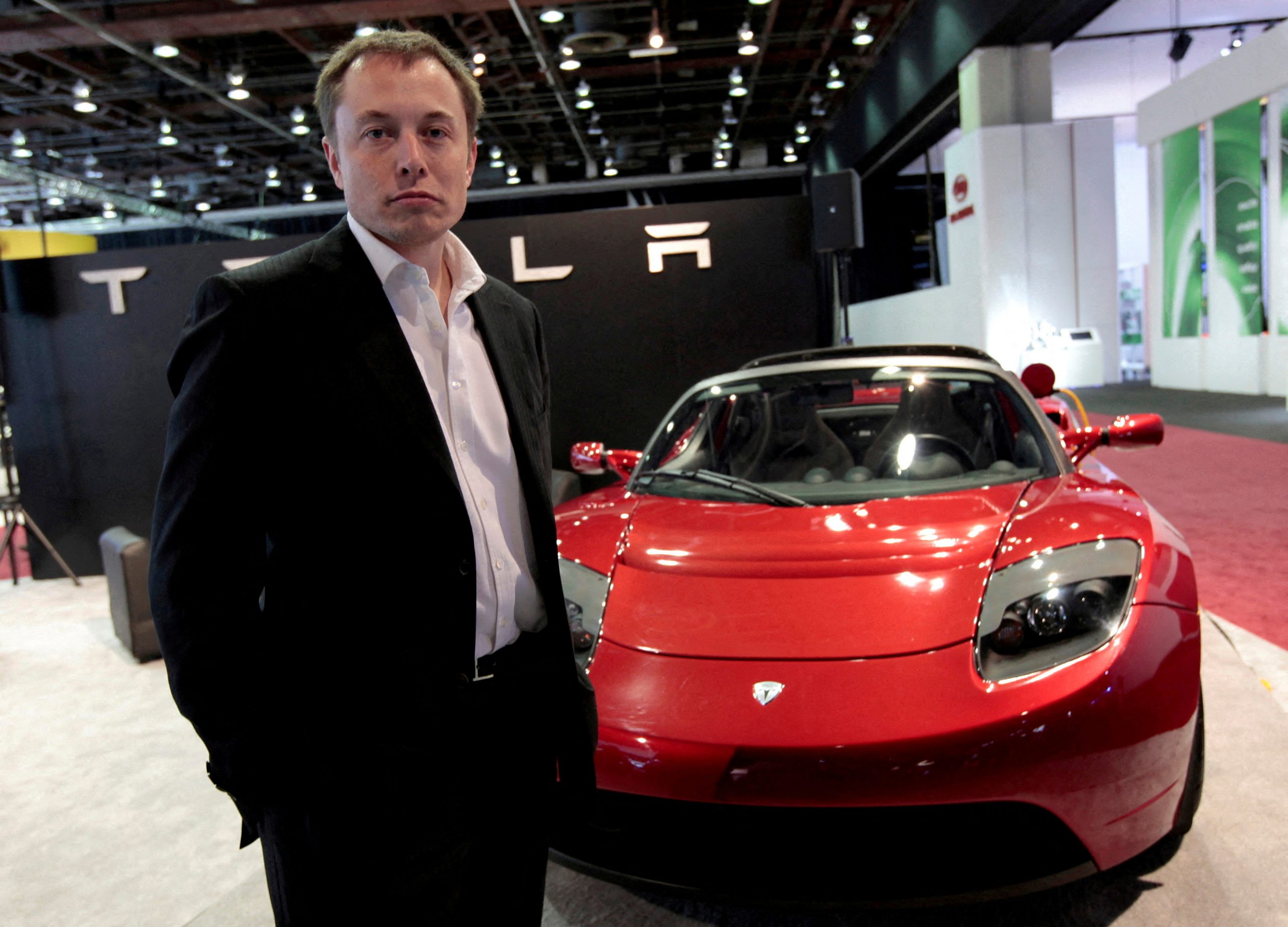 Tesla: Ο Μασκ εγκαταλείπει τα σχέδια για φθηνό EV – Επενδύει στο robotaxi