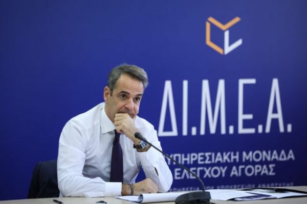 Η ακρίβεια «Δούρειος Ίππος» για την κυβέρνηση – Νέες υποσχέσεις Μητσοτάκη