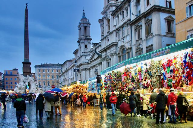 Ιταλία: Η αγορά των Χριστουγέννων περιμένει 8 δισ. από τους καταναλωτές