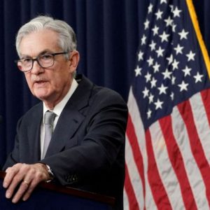 Πάουελ: Φρένο στα σενάρια για έναρξη του κύκλου χαλάρωσης – «Θα συνεχιστεί η περιοριστική πολιτική»