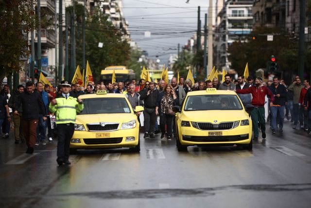 Ταξί: Απεργία από Δευτέρα έως Πέμπτη για το φορολογικό νομοσχέδιο – Τι θα γίνει στην Αθήνα