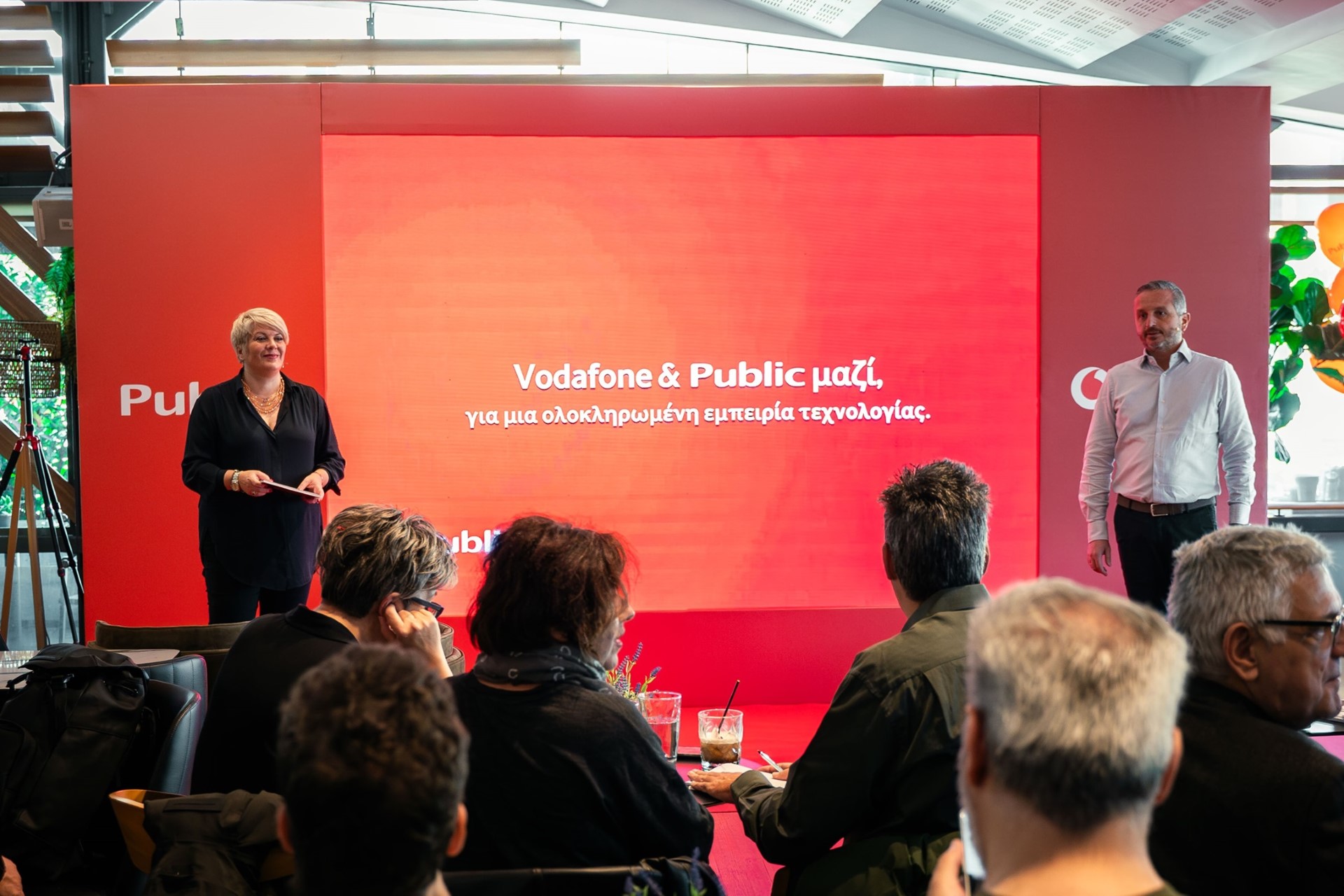 Vodafone – Public: Τι περιλαμβάνει η στρατηγική συμφωνία των δύο εταιρειών – Οι στόχοι