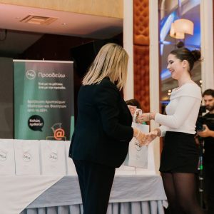 ΔΕΗ: Επιβραβεύει τα παιδιά των εργαζομένων που αρίστευσαν στο σχολείο και το πανεπιστήμιο