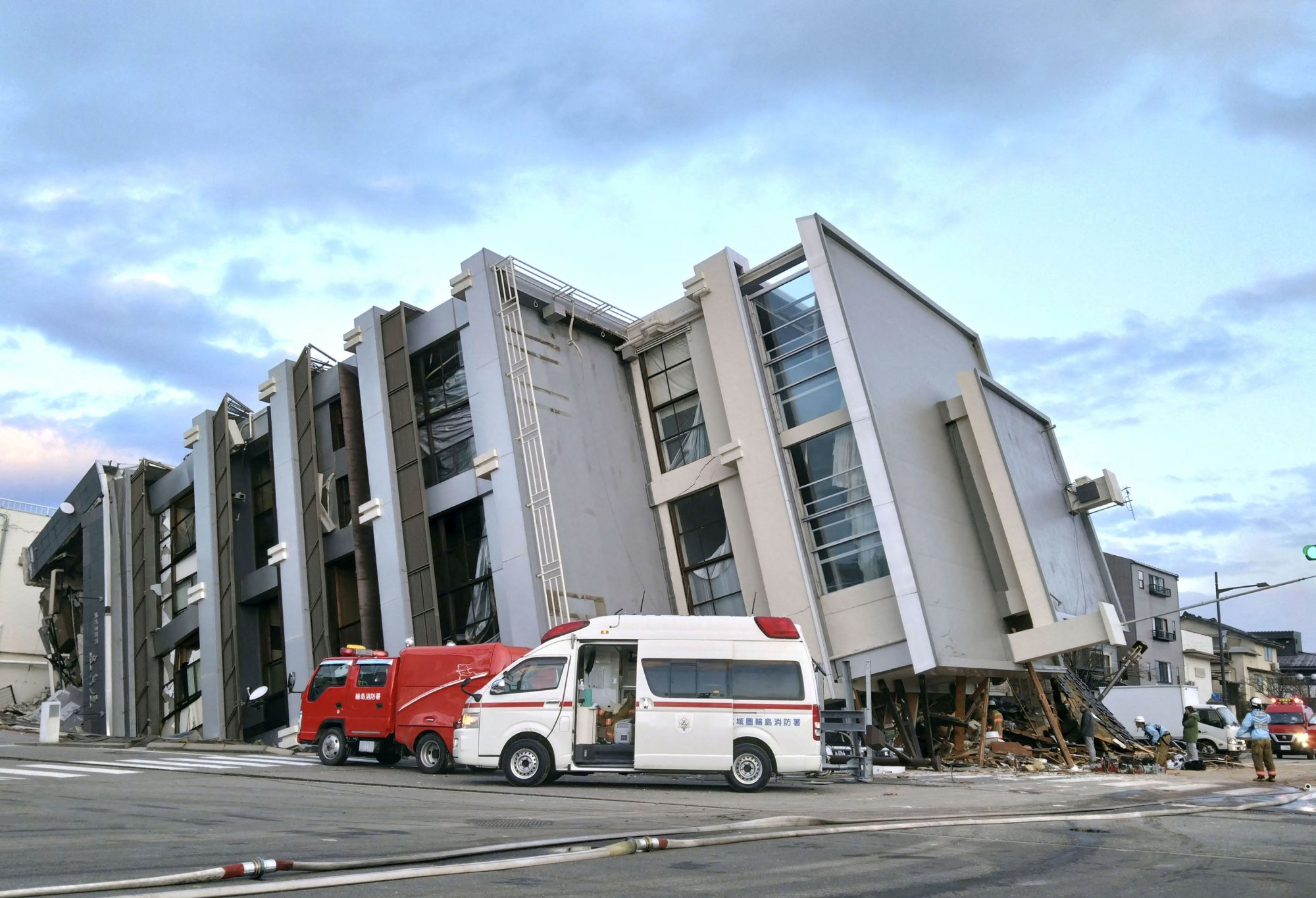 Εικόνες καταστροφής από τον σεισμό – τέρας στην Ιαπωνία – Στους 24 οι νεκροί