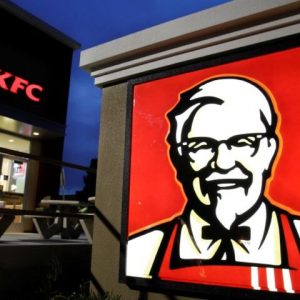 KFC: Νέο κατάστημα στη Λάρισα και drive-thru στον Άλιμο – Ποσά επενδύει στην Ελλάδα