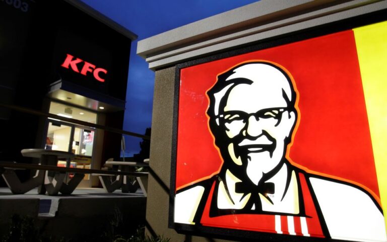 KFC: Δίνουν μάχη για να προσελκύσουν καταναλωτές στις ΗΠΑ