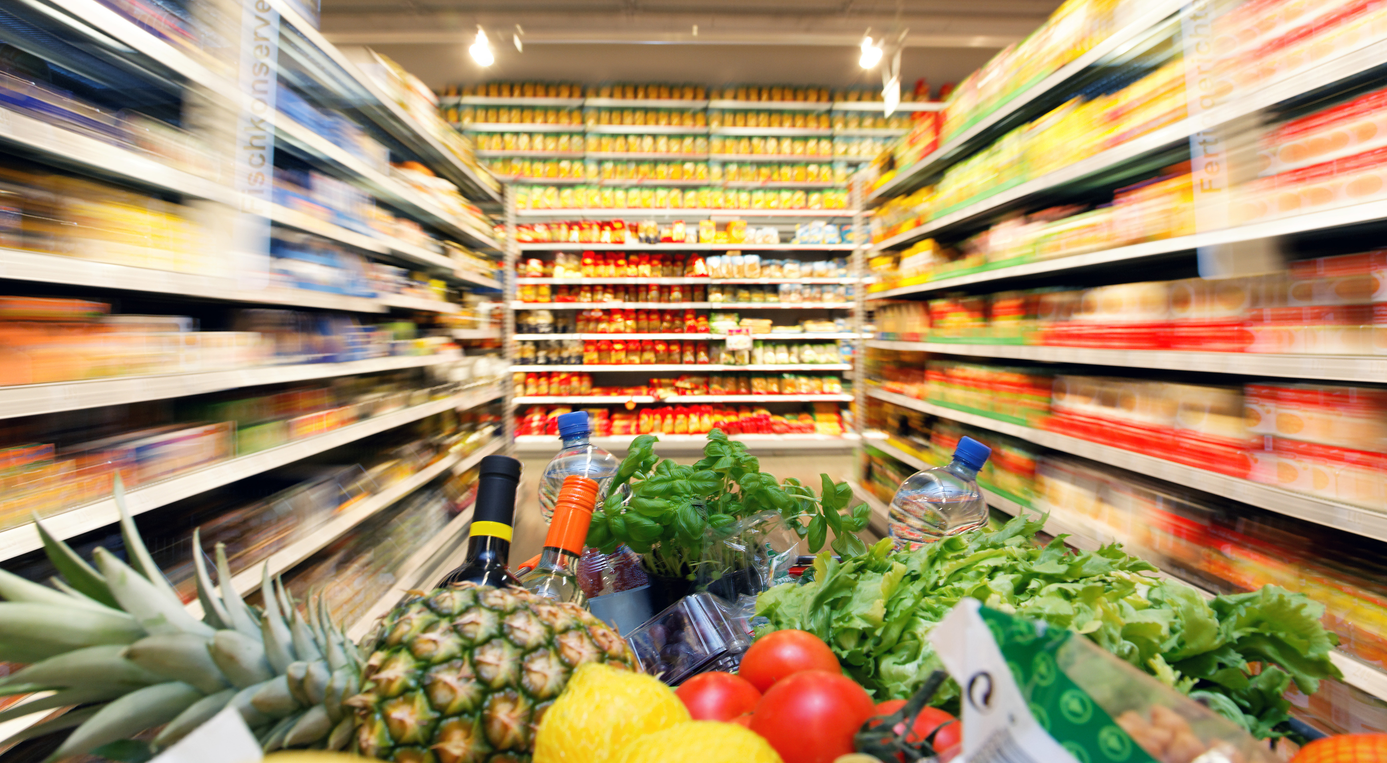 Έρευνα ΟΠΑ: Ο μισός μισθός πηγαίνει στο σούπερ μάρκετ – Το φταίξιμο στις πολυεθνικές