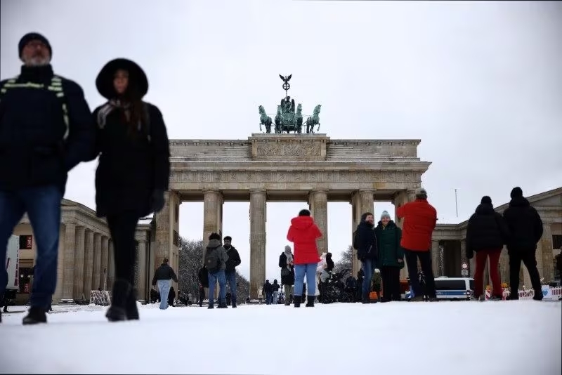 Γερμανία: Στο έλεος της κακοκαιρίας «Γερτρούδη» η χώρα – Μεγάλα προβλήματα στις συγκοινωνίες