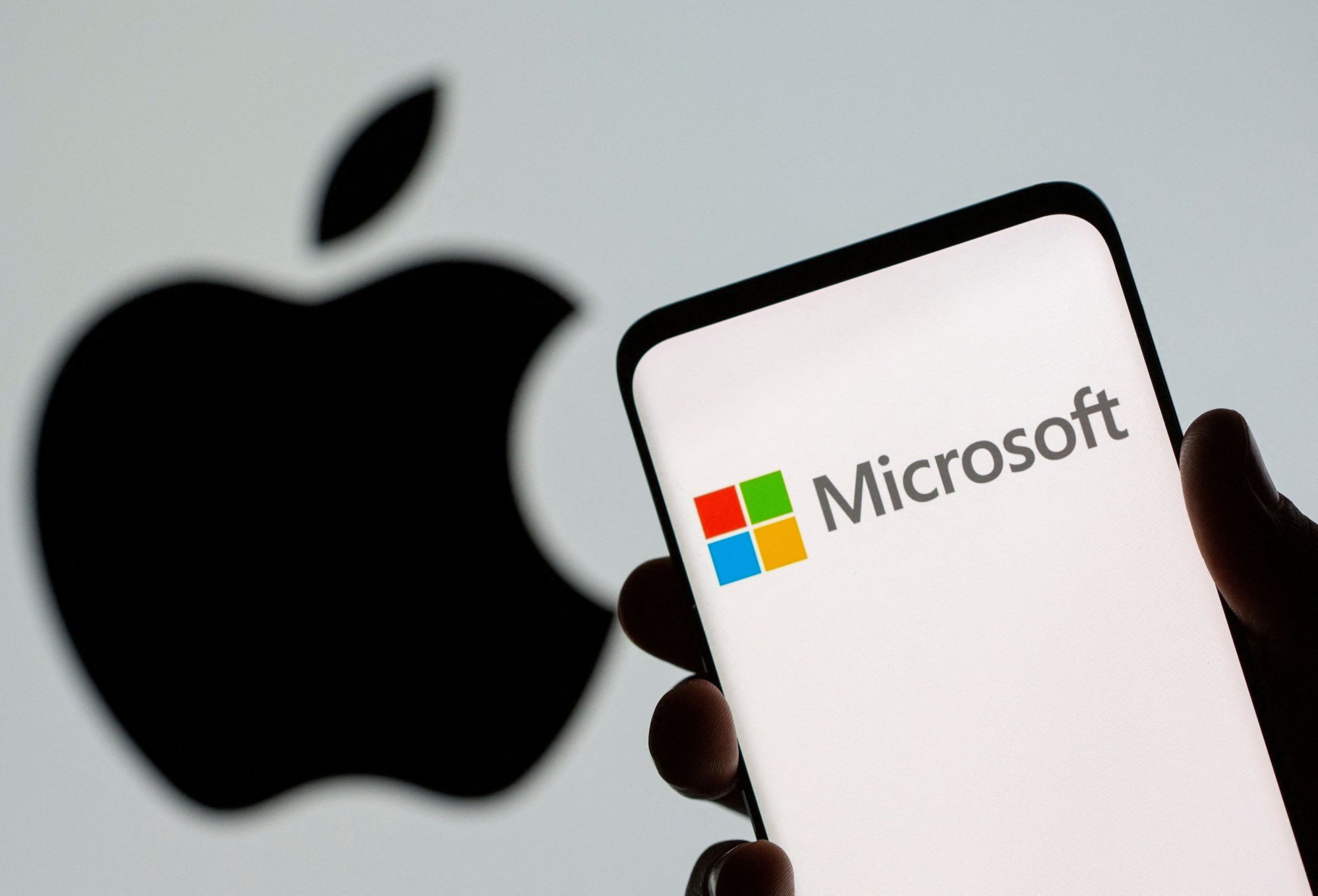 Apple: Καταγγελίες από Meta και Microsoft για το App Store