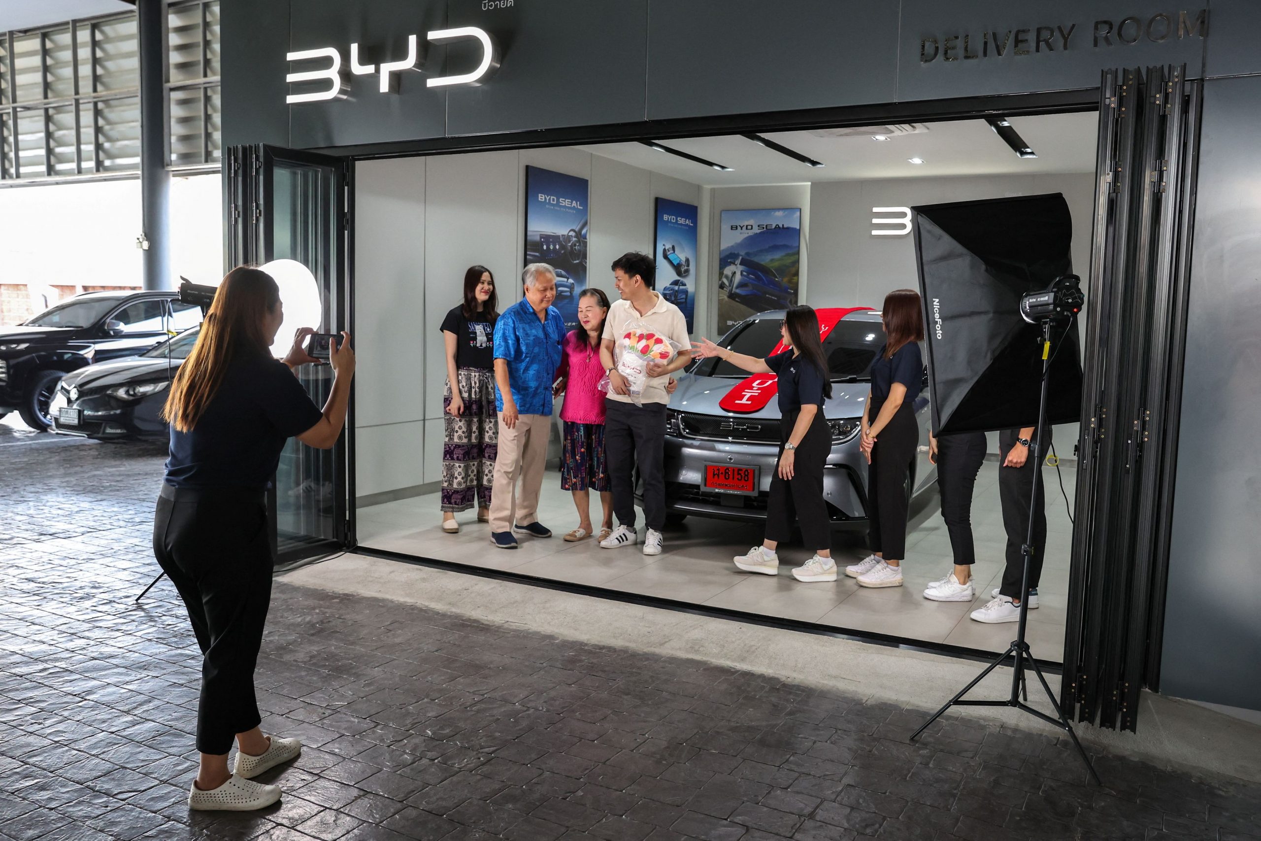 Ηλεκτρικά αυτοκίνητα: Ανταγωνισμός και… συνεργασία στην αγορά της Κίνας – Τι προτείνει η BYD στην Tesla