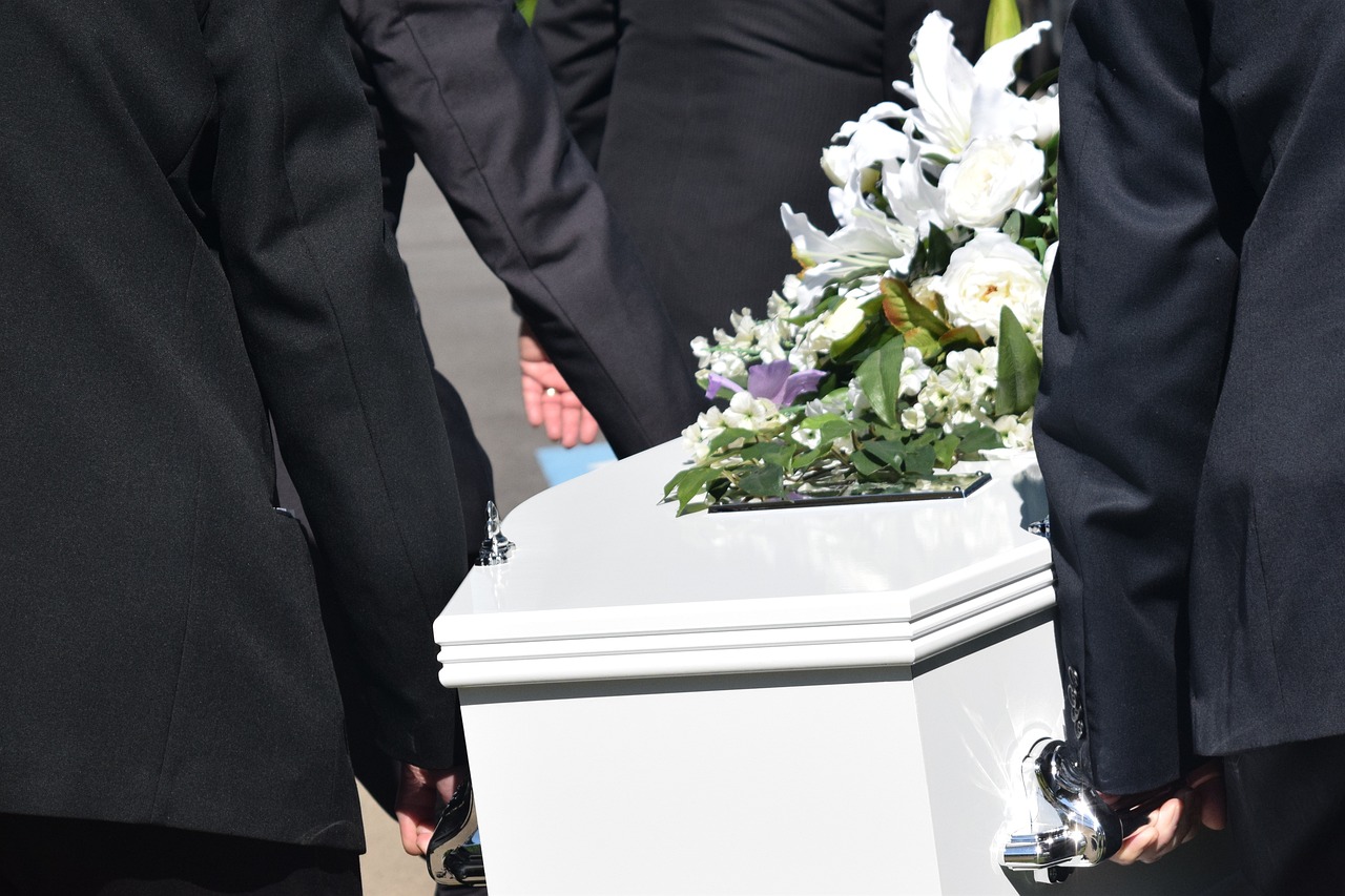 Βρετανία: Σε επίπεδα ρεκόρ το κόστος των κηδειών