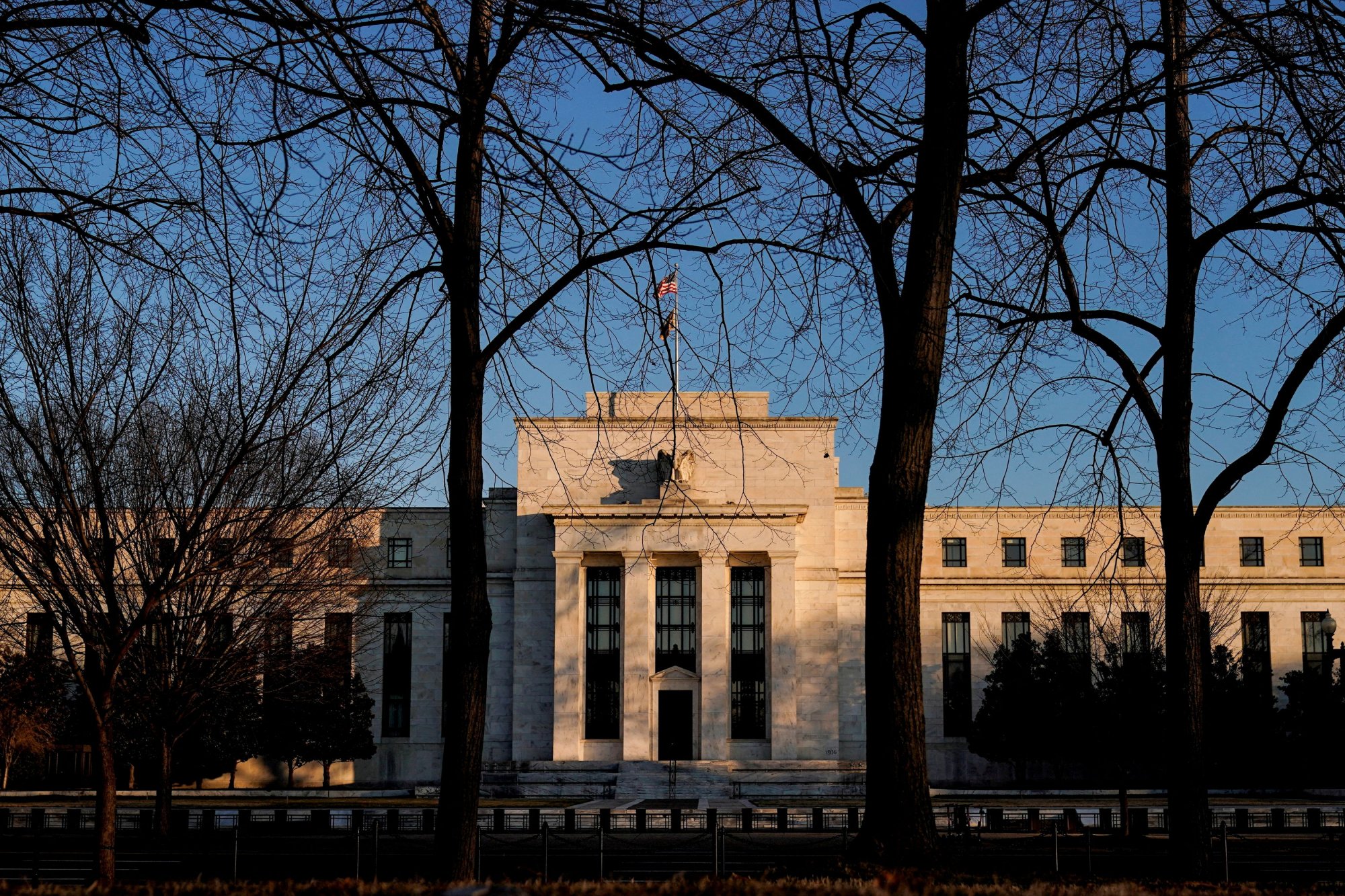 ΗΠΑ: Κίνδυνοι για την ανάπτυξη από την επιμονή της Fed στα υψηλά επιτόκια