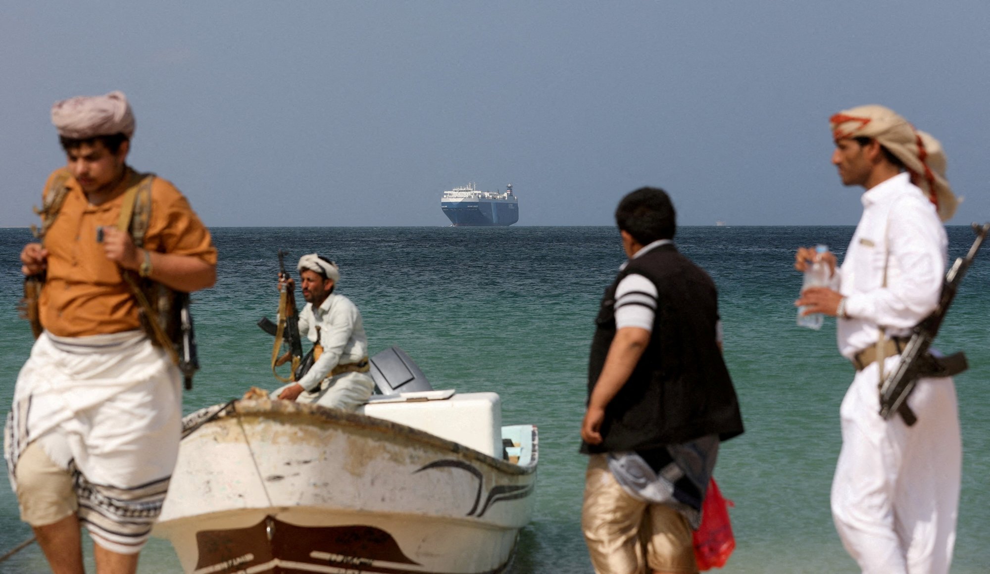 Ερυθρά Θάλασσα: Πλοίο που χτυπήθηκε από τους Χούθι κινδυνεύει να βυθιστεί