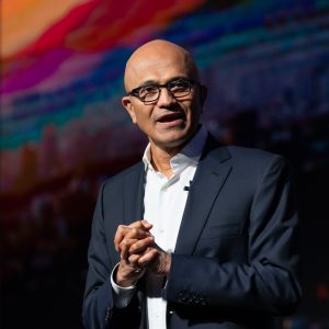 Microsoft: Άνοδος 7% για τη μετοχή – «Καύσιμο» η πρόβλεψη για ισχυρή ανάπτυξη στο cloud