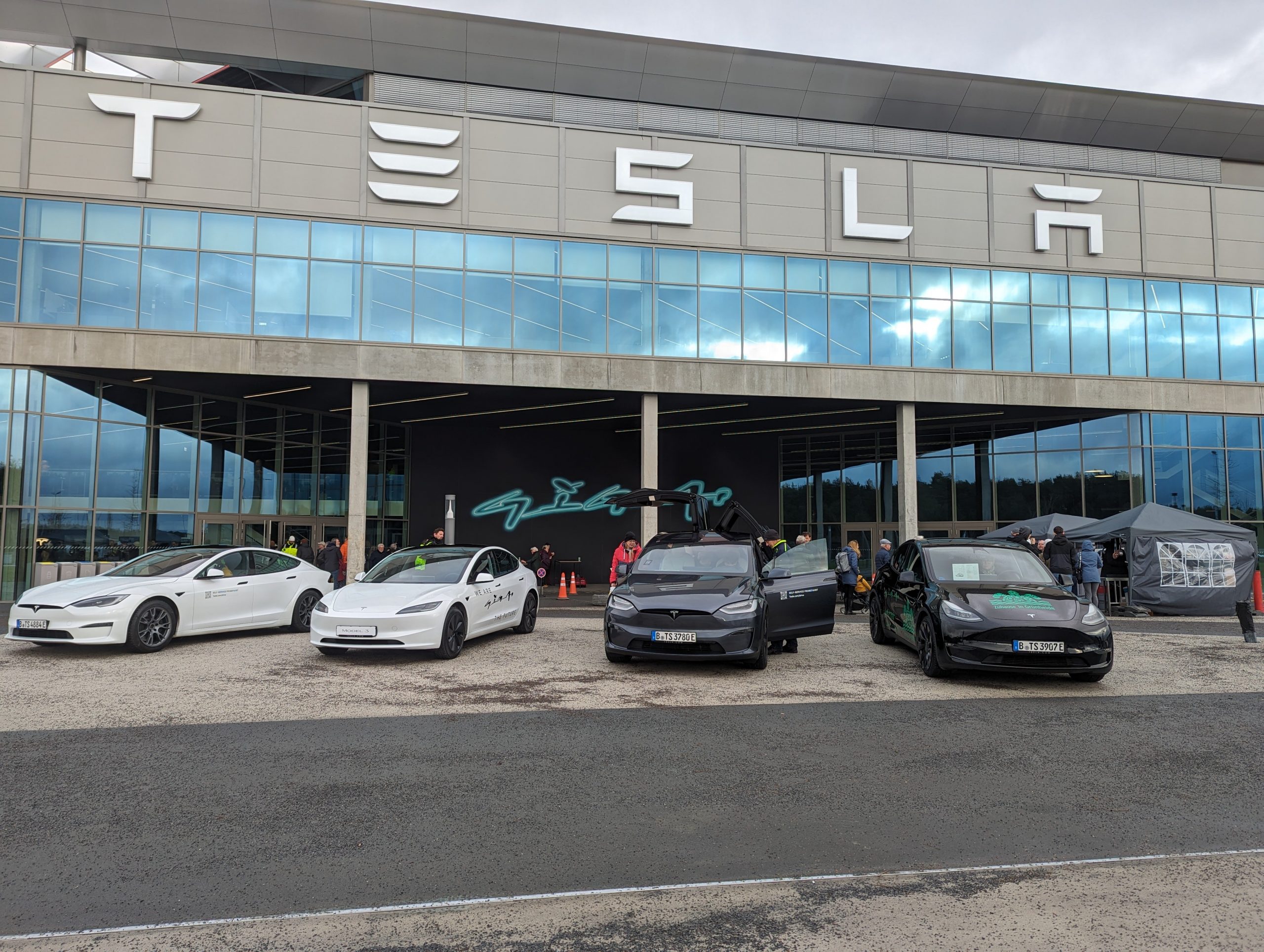 Tesla: Αναστέλει την παραγωγή της στο Βερολίνο λόγω των επιθέσεων στην Ερυθρά Θάλασσα