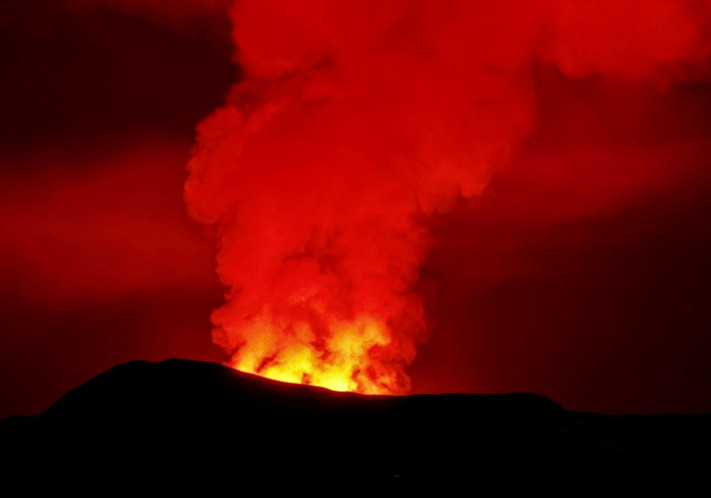 Ισλανδία: Νέα ηφαιστειακή έκρηξη – Η λάβα έφτασε στα πρώτα σπίτια του Γκρίνταβικ, έφυγαν άρον-άρον οι κάτοικοι