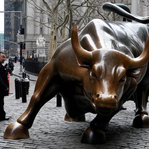 Wall Street: Το shutdown, οι «ταύροι» και οι προειδοποιήσεις για φούσκα
