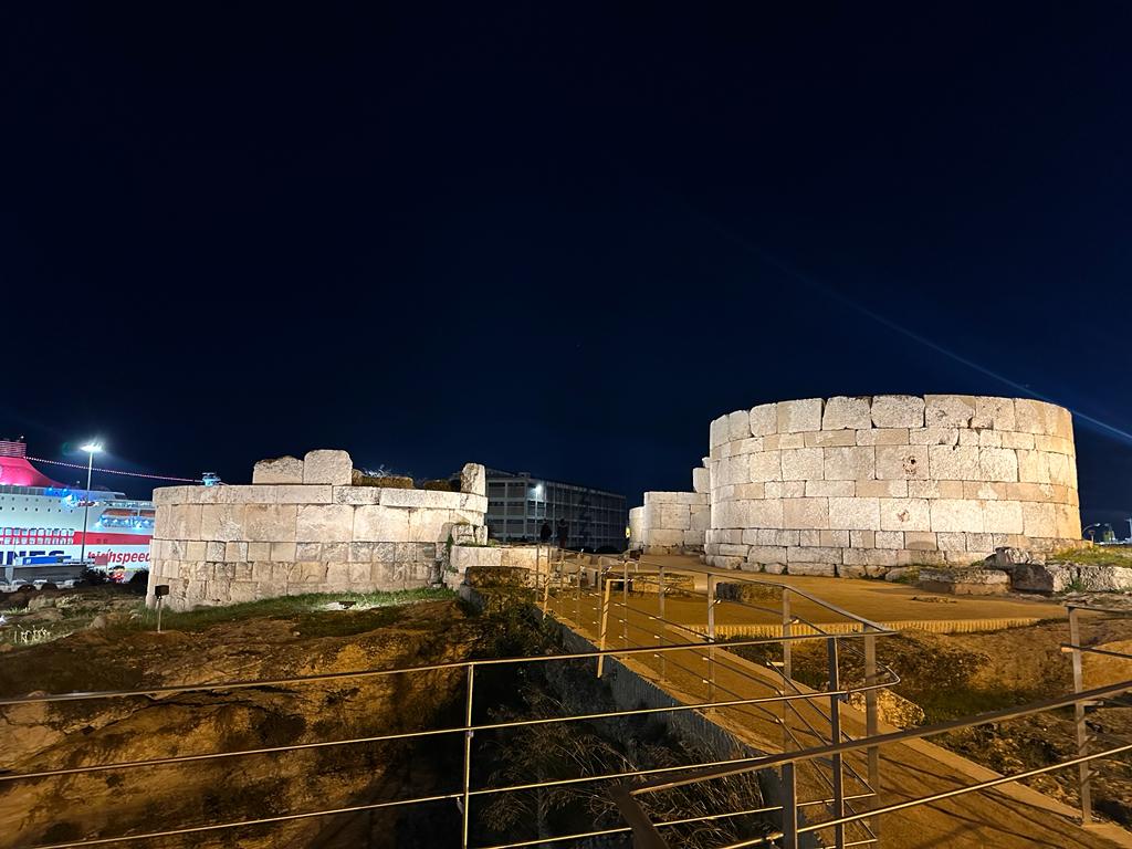 Πειραιάς: Αποκαταστάθηκε και φωταγωγήθηκε ο αρχαιολογικός χώρος της Ηετιώνειας Πύλης