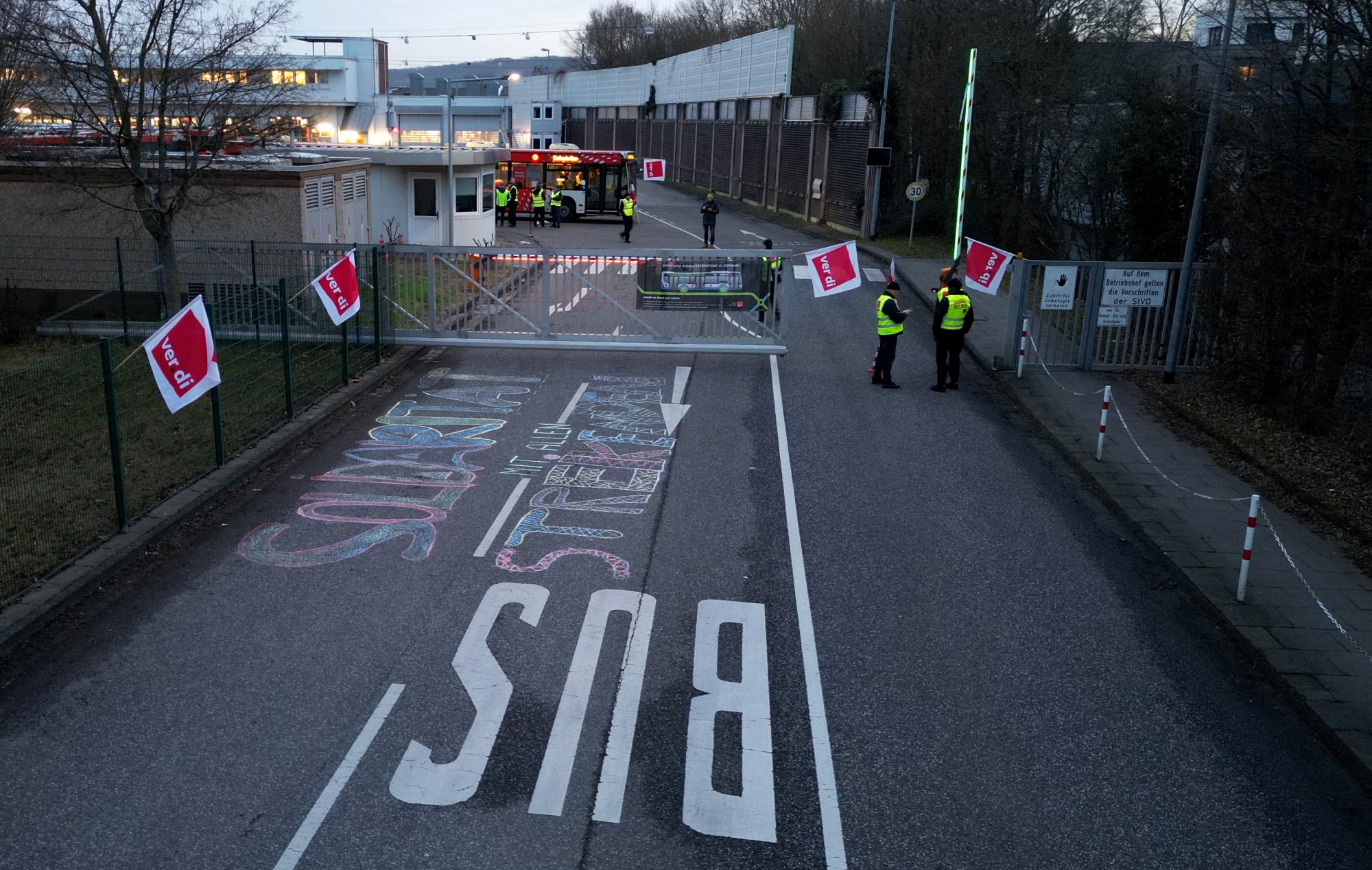 Γερμανία: Απεργία της Ver.di ακινητοποιεί τα μέσα μαζικής μεταφοράς