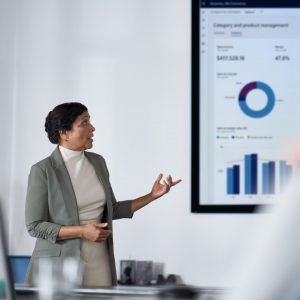 PwC Βρετανίας: Παρακολουθεί τους εργαζομένους με σύστημα «κόκκινο-κίτρινο-πράσινο»
