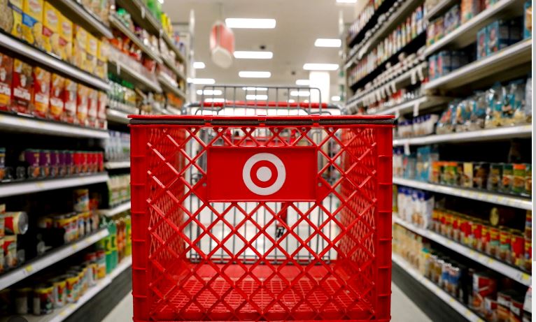 Target: Εργαζόμενοι λένε ότι απολύθηκαν επειδή αγόρασαν κούπες Stanley