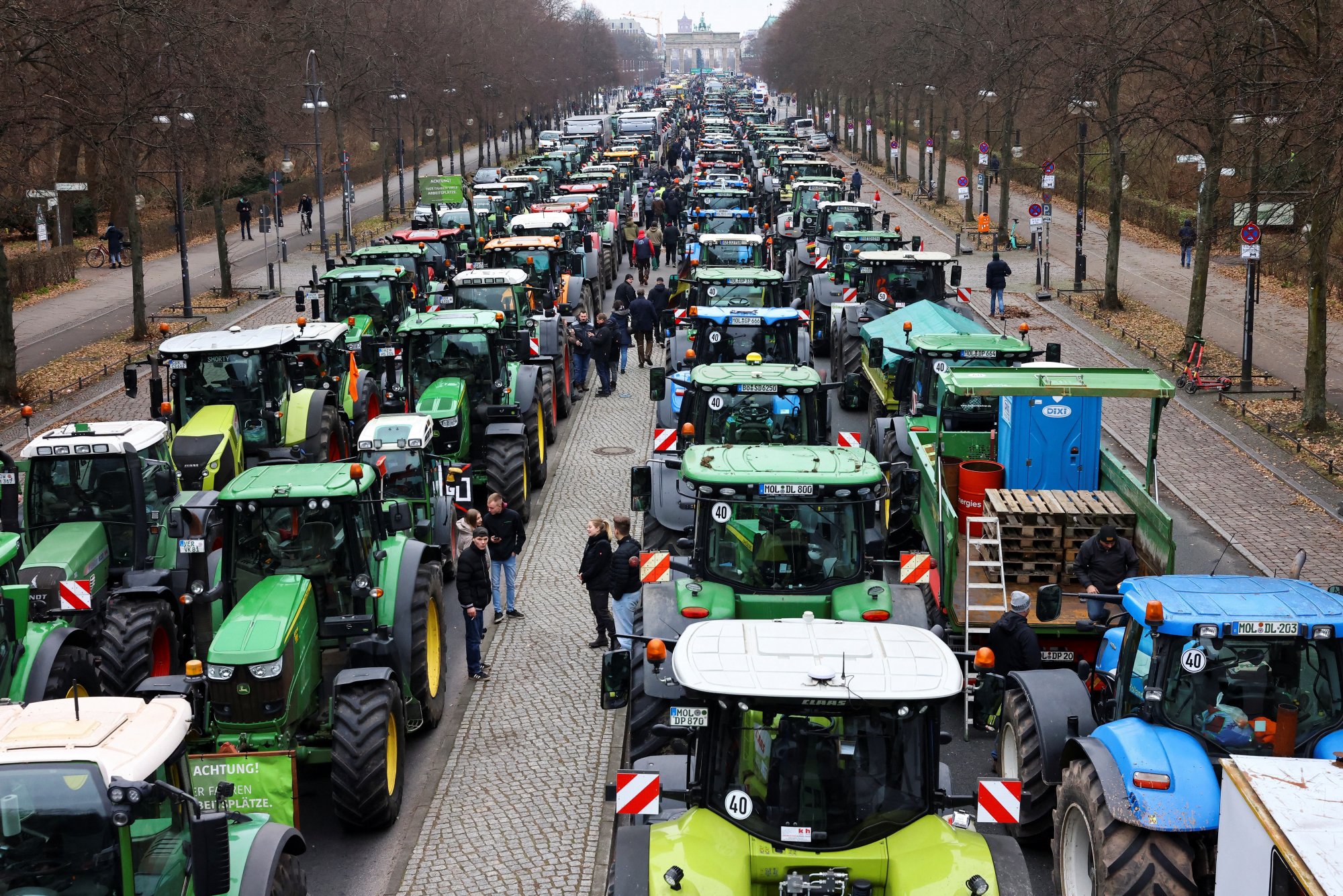 Αγροτικές κινητοποιήσεις: Πιάνουν…τόπο στην Ευρώπη – Υπό αναθεώρηση οι πράσινοι στόχοι της Κομισιόν