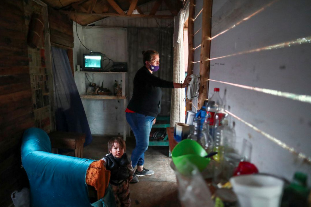 Αργεντινή: Πάνω από το 57% του πληθυσμού βυθίστηκε στη φτώχεια – Ο πληθωρισμός στο 254,2%