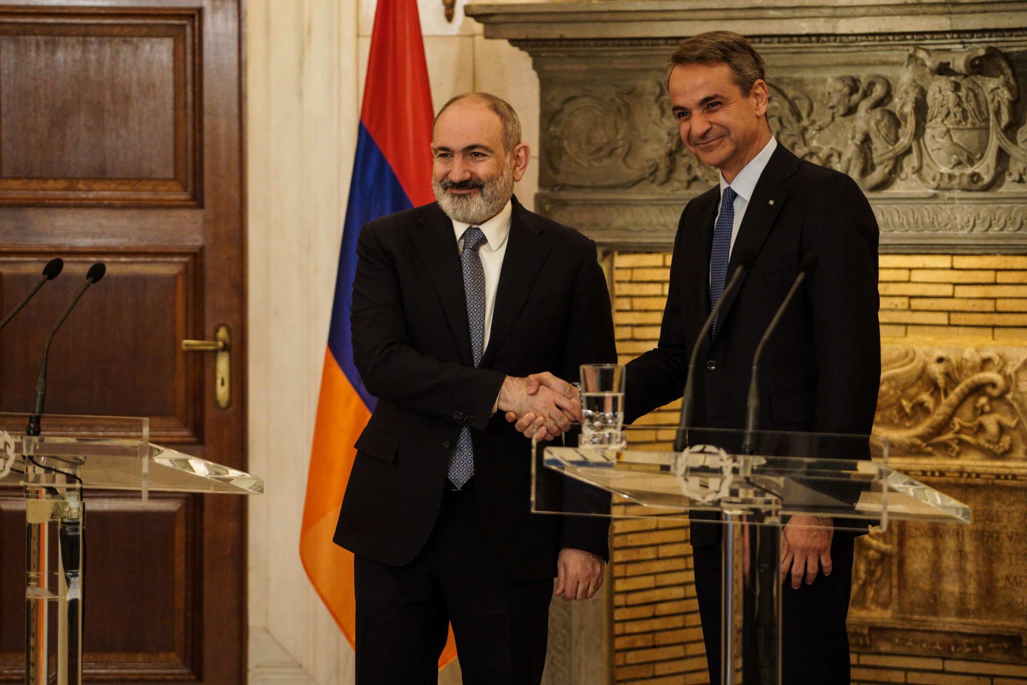 Greek PM Mitsotakis Receives Armenian Counterpart Pashinyan in Athens