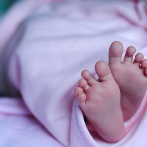 Δημογραφικό: Γερνάμε και λιγοστεύουμε – Τι δείχνουν τα στοιχεία
