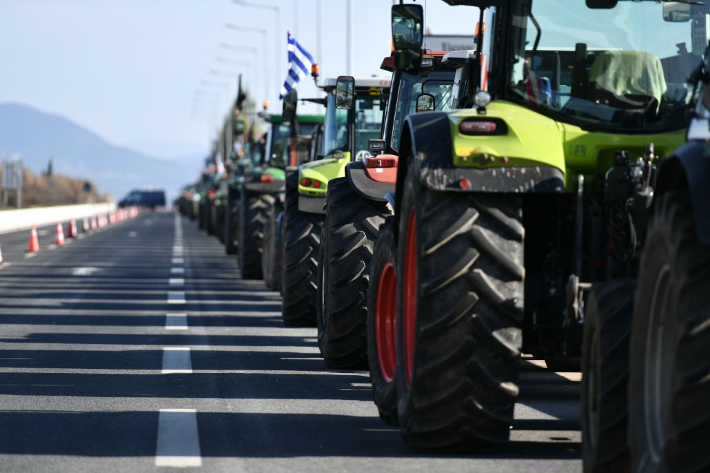 Αγρότες: Πυρετώδεις ετοιμασίες για την κάθοδο των τρακτέρ στην Αθήνα