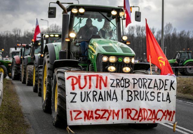 Πολωνία: Ανησυχία για πανό υπέρ του Πούτιν σε τρακτέρ – «Καθάρισε την Ουκρανία και την ΕΕ»