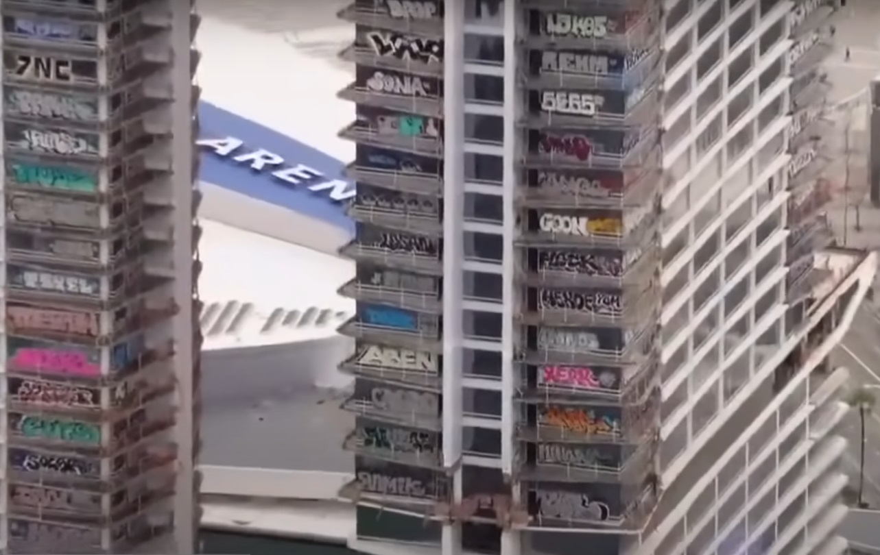 Λος Άντζελες: Βραβεία Grammy με θέα πολύχρωμα γκράφιτι σε άδειους ουρανοξύστες