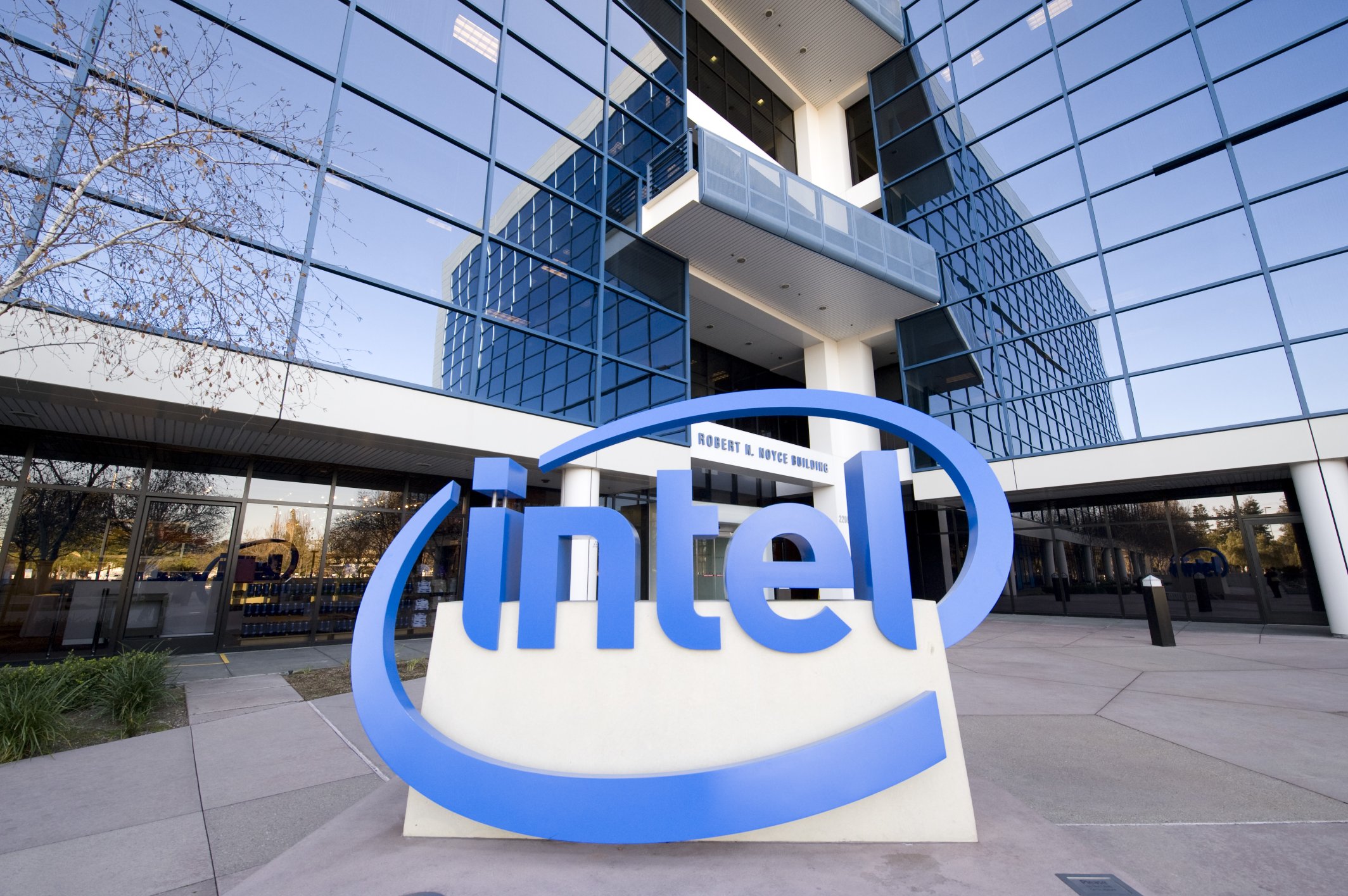Intel: Βάζει… φρένο στο εργοστάσιο – μαμούθ των 20 δισ. δολαρίων