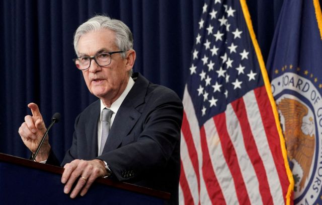 Τζερόμ Πάουελ (Fed): Σήμα για τρεις μειώσεις επιτοκίων το 2024