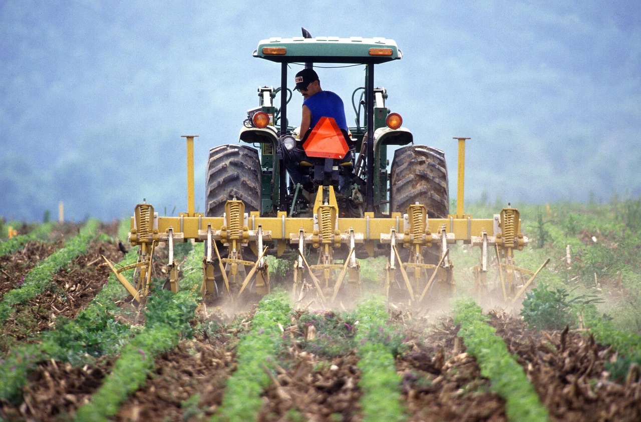 Αγρότες: Αποσύρεται το νομοσχέδιο για τον περιορισμό της χρήσης παρασιτοκτόνων – Η ανακοίνωση της φον ντερ Λάιεν