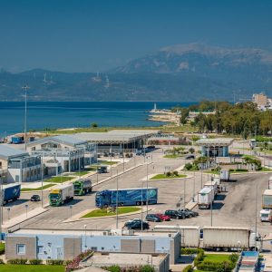 Ναυτιλία: Δεμένα τα ελληνικά πλοία σε Πάτρα και Ηγουμενίτσα – Τι αναφέρουν πηγές του υπουργείου