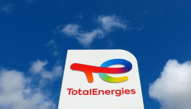 TotalEnergies: Πουλά το 50% έργων ΑΠΕ σε ΗΠΑ, Ισπανία, Πορτογαλία και Ελλάδα