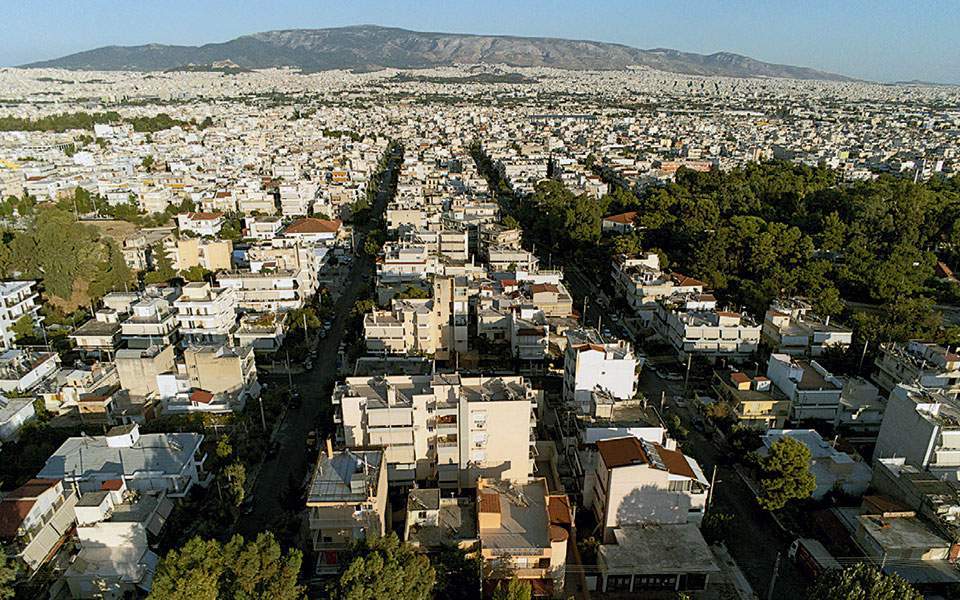 Ένα κεραμίδι πάνω από (ή στο) το κεφάλι μας