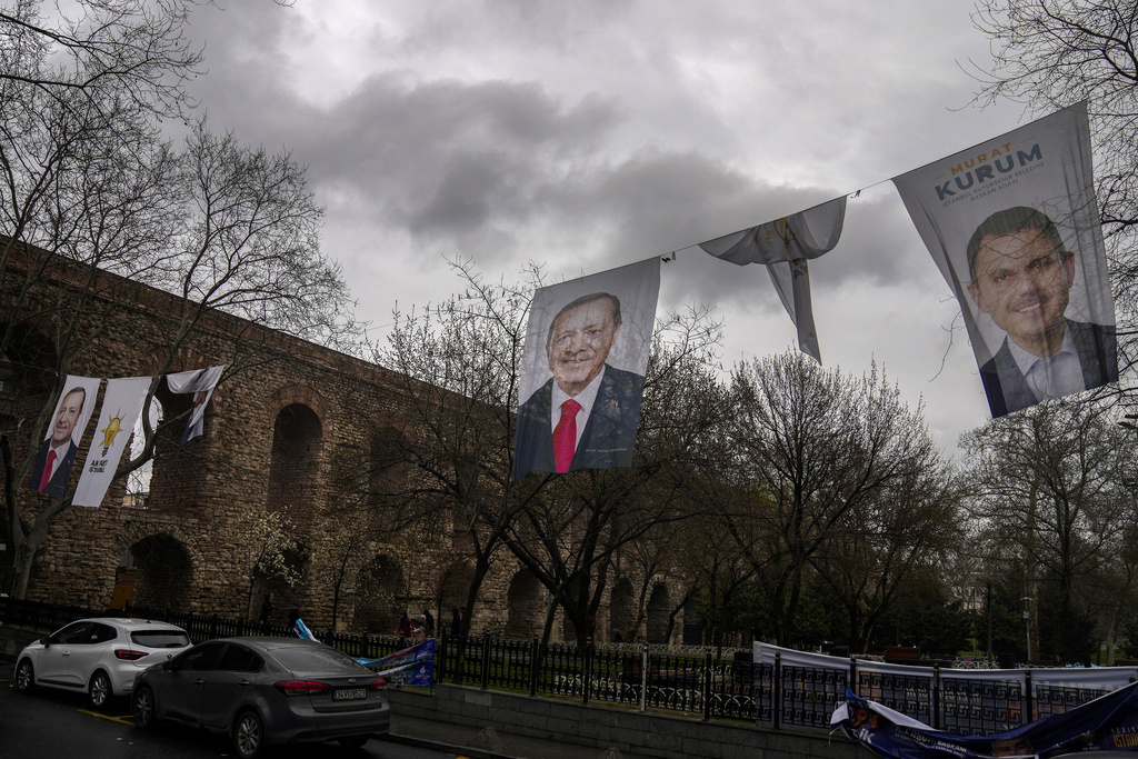 Εκλογές στην Τουρκία: Οι τελευταίες δημοσκοπήσεις και η προσευχή του Ερντογάν στην Αγία Σοφία