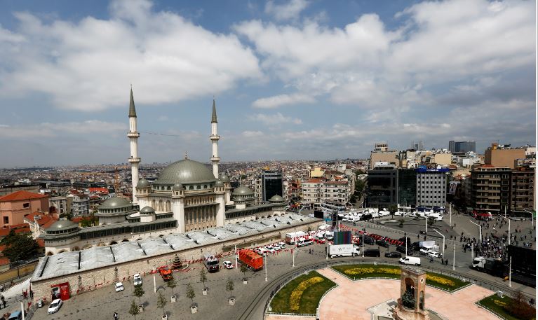 Κωνσταντινούπολη: Ο Ιμάμογλου μπροστά στις δημοσκοπήσεις