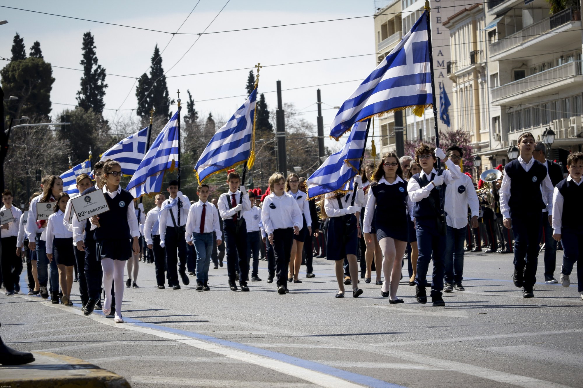 Kυκλοφοριακές ρυθμίσεις: Στις 11 η μαθητική παρέλαση για την 25η Μαρτίου – Ποιοι δρόμοι θα κλείσουν